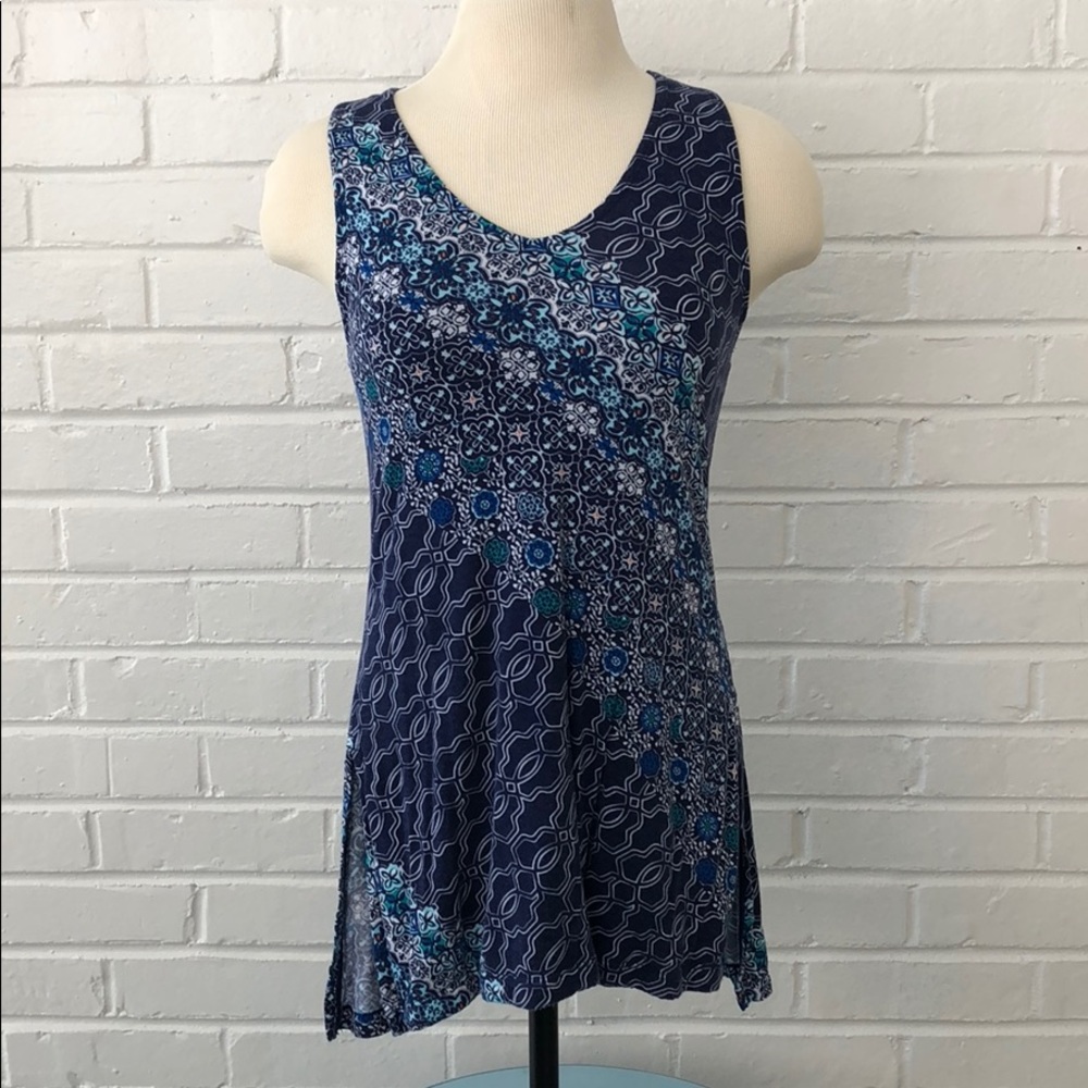 Gaiam yoga shirt - size small - beautiful design